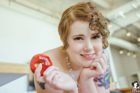 Счастливая и веселая: Бантеркнокс С в интерьерной фотосессии