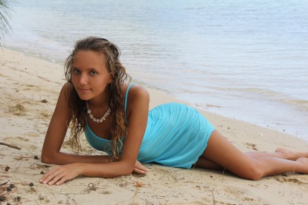 Летнее наслаждение: девушка Clover A