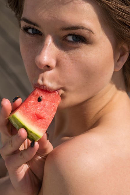 Летняя радость: Yelena X в фотосессии