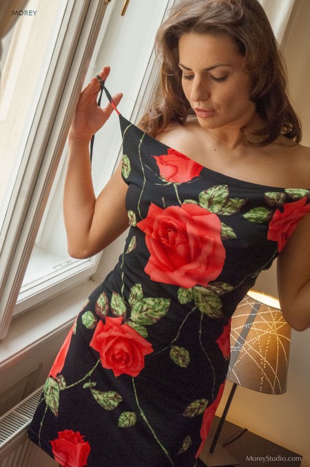 Элегантная Сара: веселье в домашней обстановке