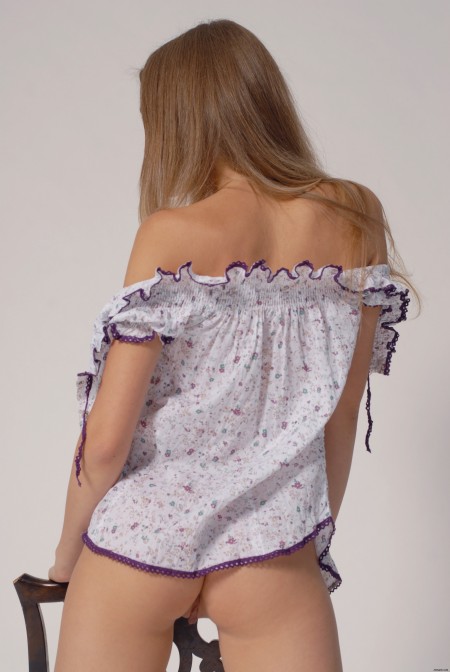 Элегантная Обнаженная Модель: Очарование и Гламур