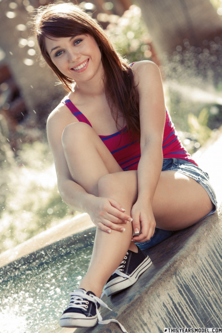 Летняя чувственность: эротическая фотосессия с Мариссой Мэй