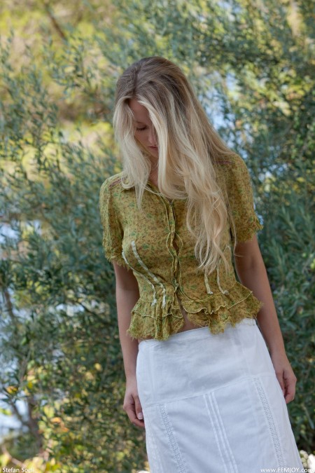 Летняя красота: обворожительная девушка Carisha A