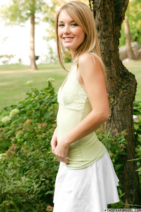 Летняя красота: девушка Jewel A