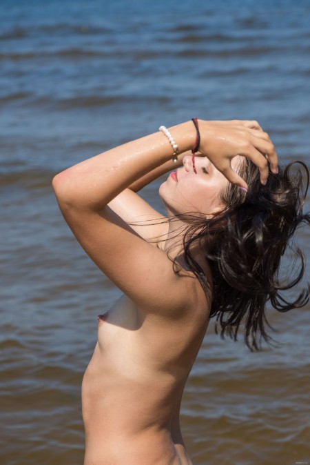 Летние каникулы: модель Женя Милле