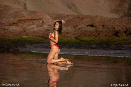 Летний эротический фотосет с Деми Фрей