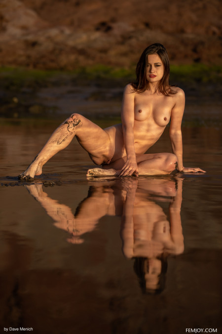 Летний эротический фотосет с Деми Фрей