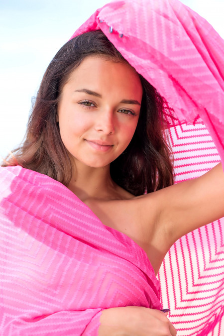 Летняя чувственность: девушка Слава в эротической фотосессии