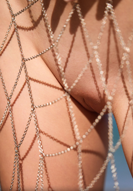 Солнечная сексуальность: Ирина Сивальна на пляже