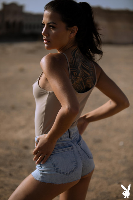 Летняя счастливая фотосессия с участием Эстефании Пахе