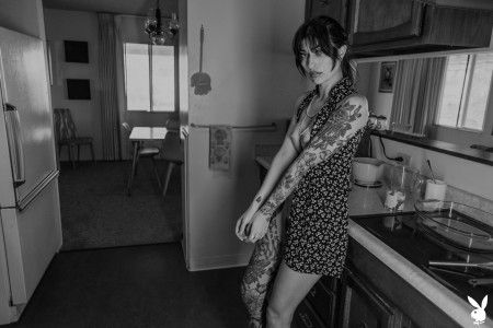 Сенсуальная элегантность: Даллас Максвелл в черно-белой моде