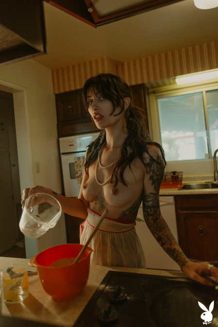 Сенсуальная элегантность: Даллас Максвелл в черно-белой моде