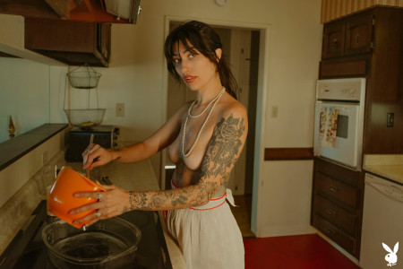 Сенсуальная элегантность: Даллас Максвелл в черно-белой моде