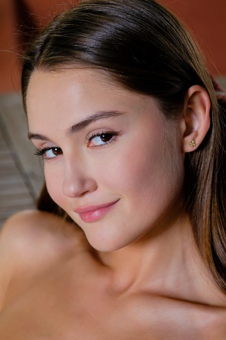 Соня Блейз: Летняя Нежность на Природе