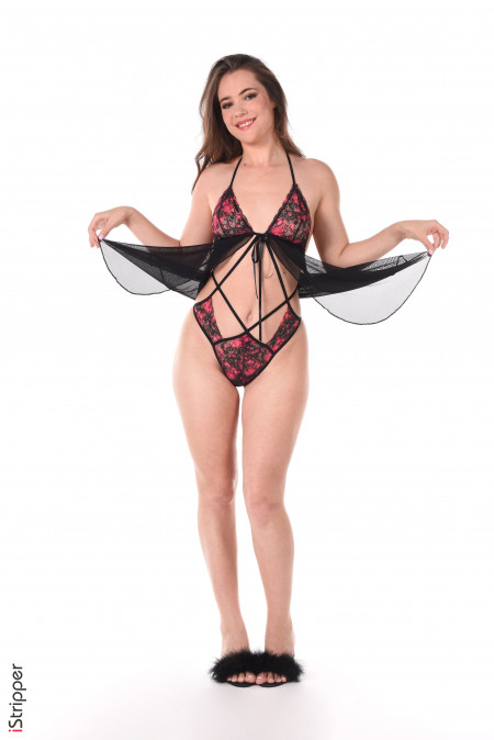 Лили Рейнхарт: чувственное фото в нижнем белье