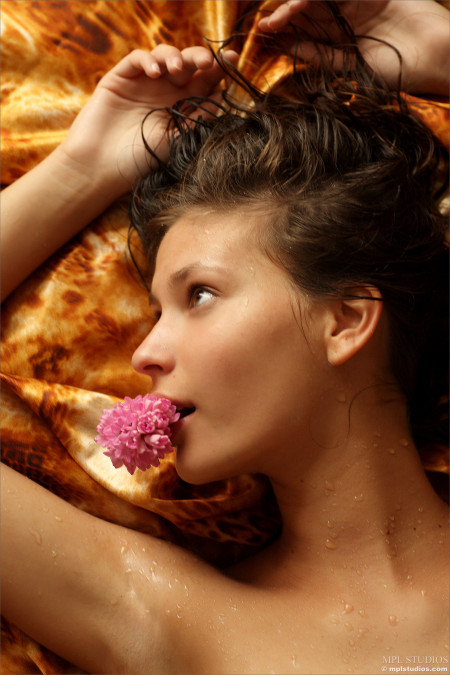 Летняя сенсуальность: девушка Лидия А