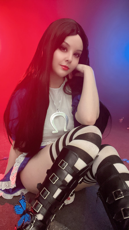 Смелая модель Хелли фотосессия голая