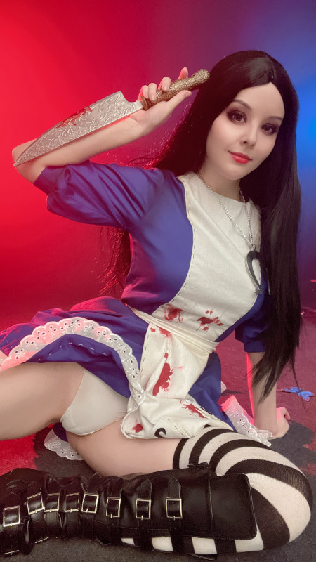 Смелая модель Хелли фотосессия голая