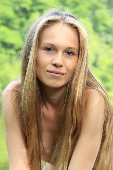 Смех и солнце: Нела Деккер в природе