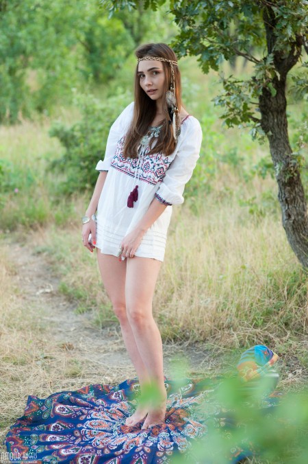 Сенсационная летняя фотосессия на лугу